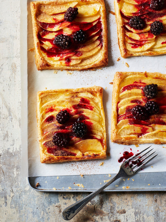 Apple, blackberry and cinnamon puff pastry tarts