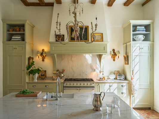 Old stones, new stories. A kitchen reborn in the Loire Valley