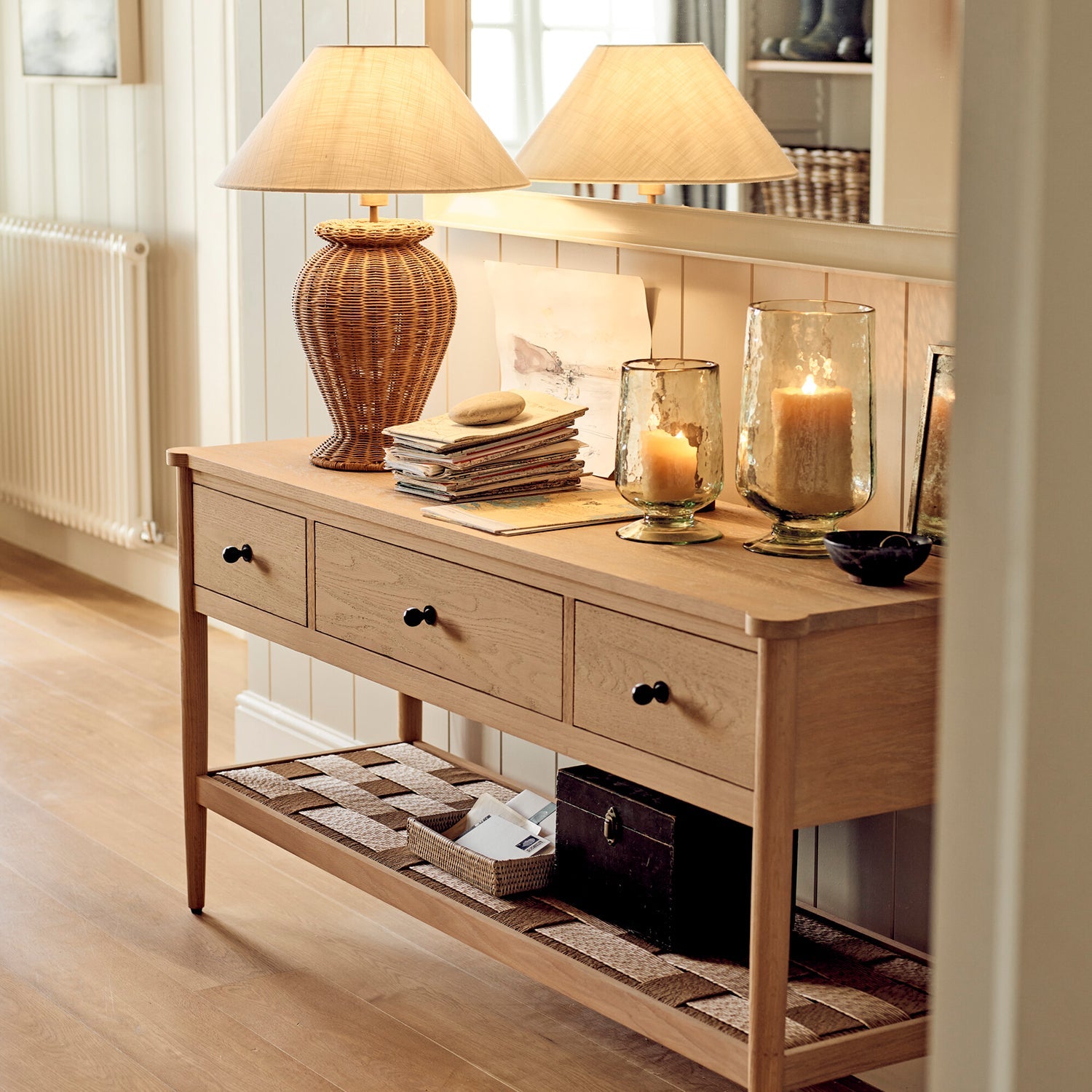 Console tables Neptune