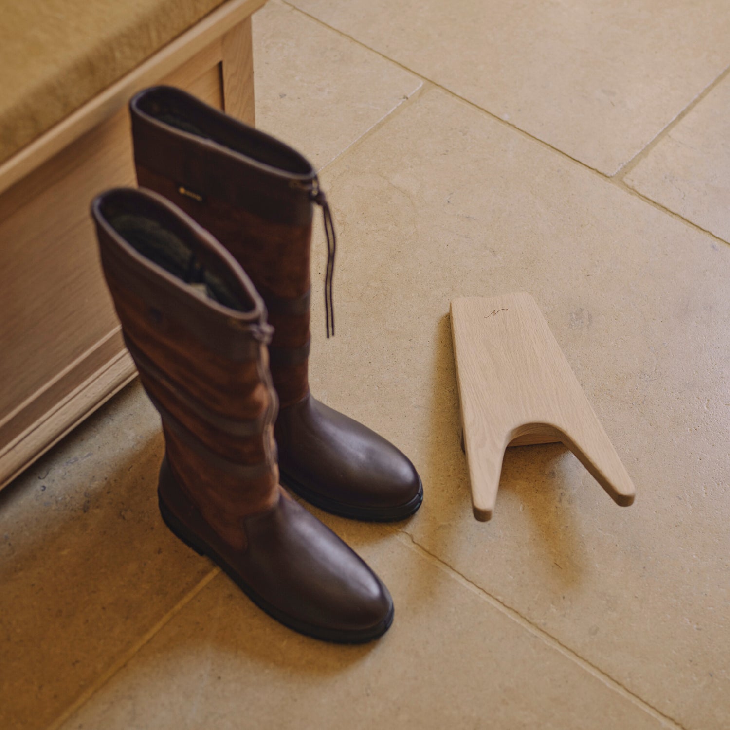 Neptune Accessories_Living accessories_Storage default Oak Boot Jack