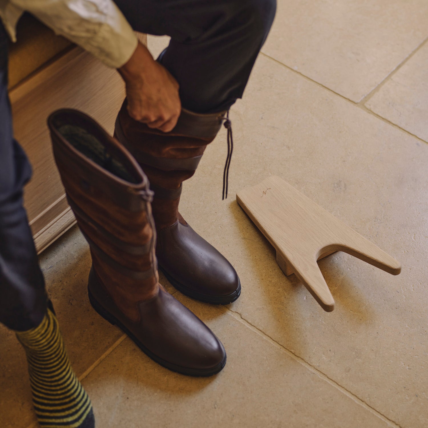 Neptune Accessories_Living accessories_Storage default Oak Boot Jack