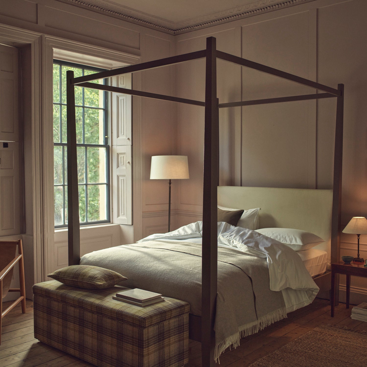 Eloise Ottoman, Harris Tweed Feige