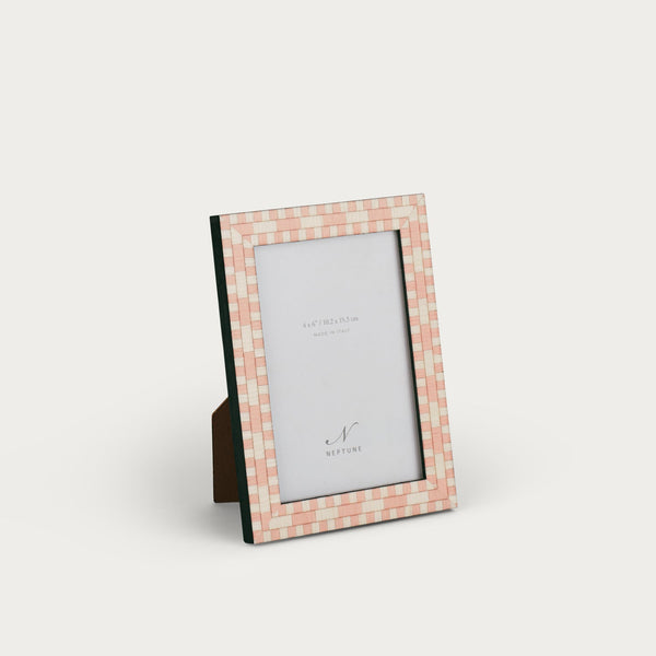 Neptune Accessories_Living accessories_Decorative accessories default Montpellier 4x6 Photo Frame, Pink
