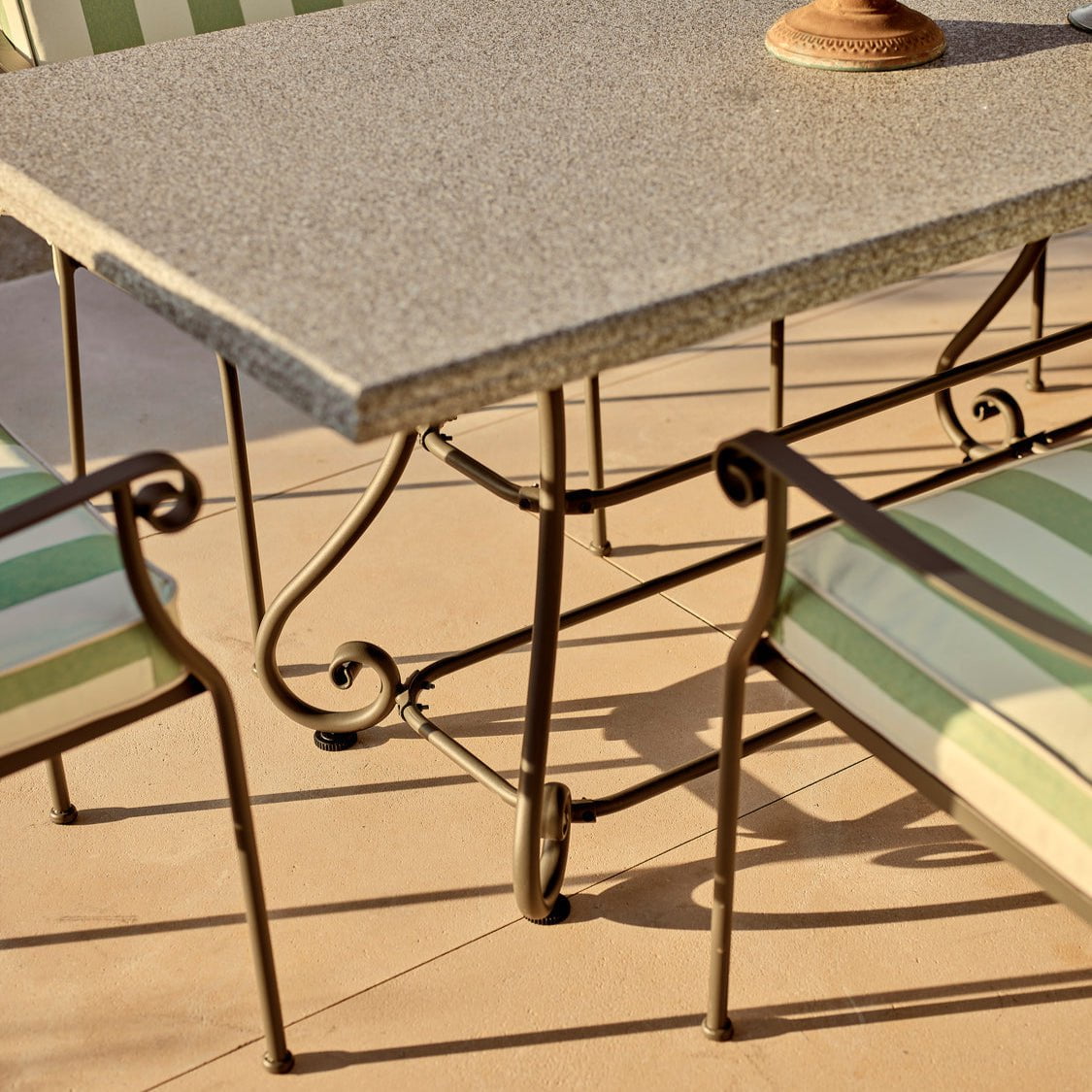 Neptune Garden Sets Cheltenham 8 Seater Rectangular Dining Set with Green Striped Carver Chairs