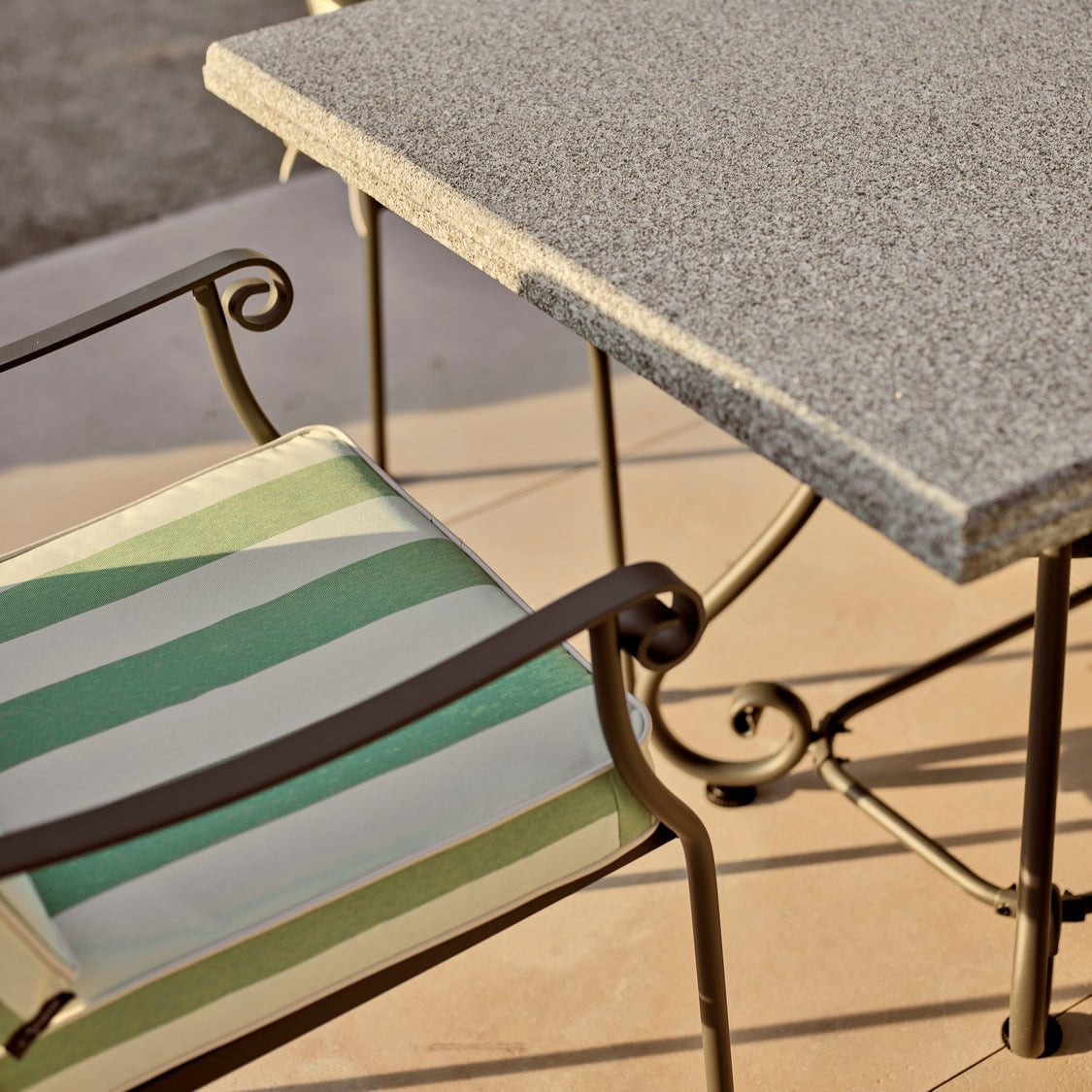 Neptune Garden Sets Cheltenham 8 Seater Rectangular Dining Set with Green Striped Carver Chairs