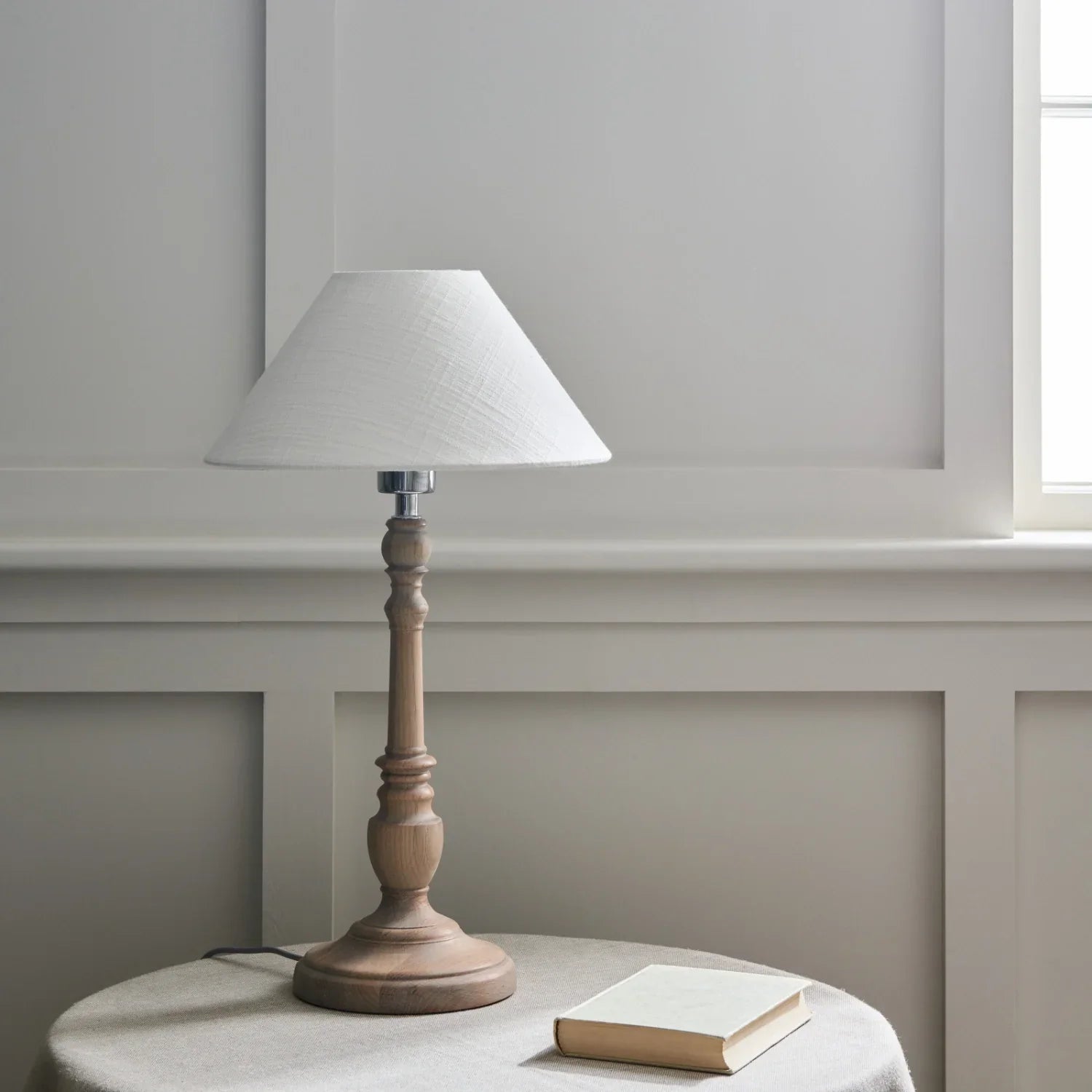 Neptune Accessories_Lighting_Table lamps Highgate Small Seasoned Oak Table Lamp