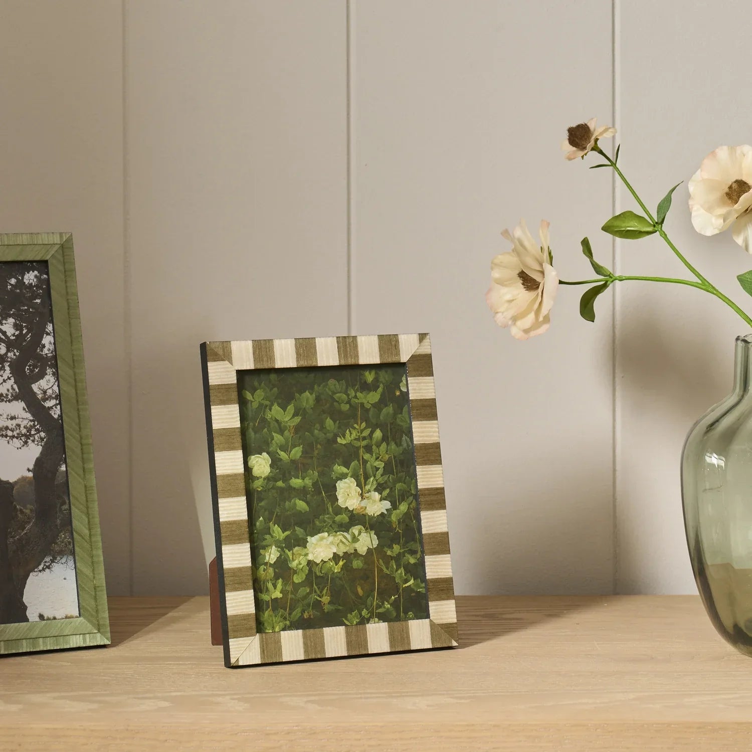 Neptune Accessories_Living accessories_Decorative accessories 5x7in Montpellier Photo Frame, Green & White
