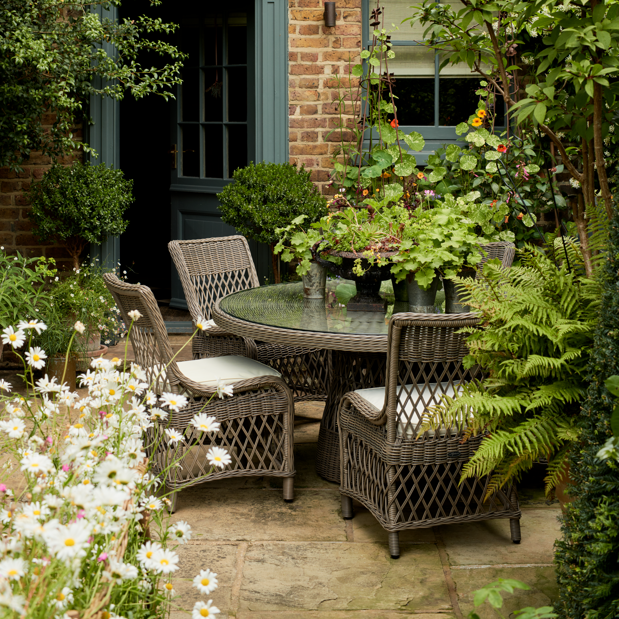 Neptune Garden Sets Dining Set Harrington 6 Seater Garden Set