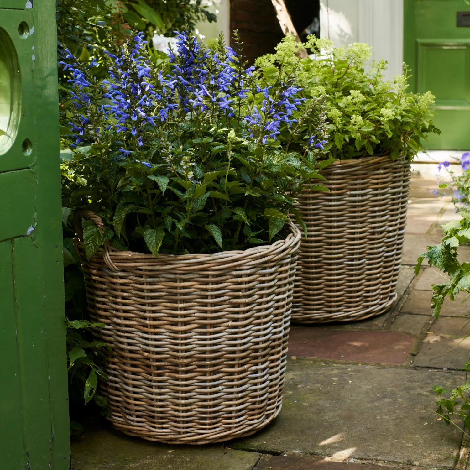 Neptune Seasonal_Garden_Garden accessories default Tetbury Large Wicker Garden Planter