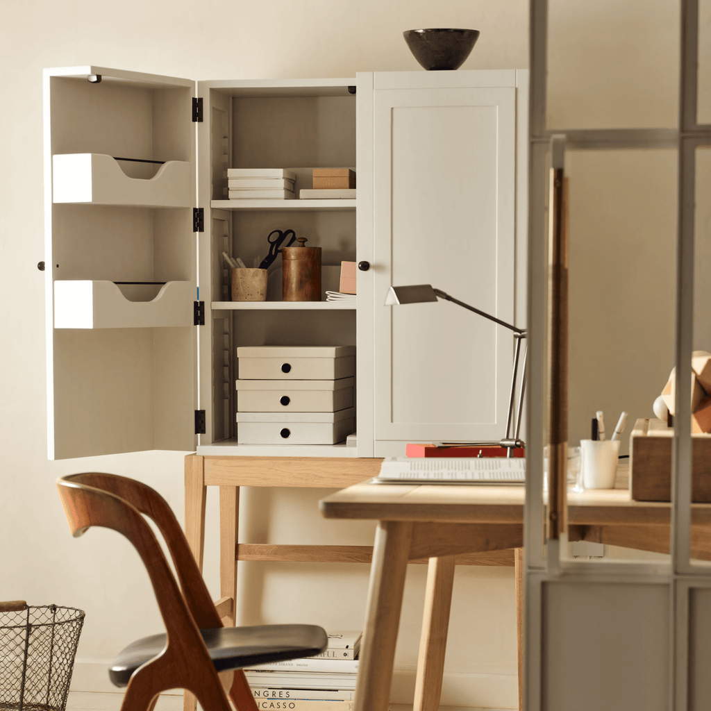 Ardingly Cabinet with Oak Base – Neptune