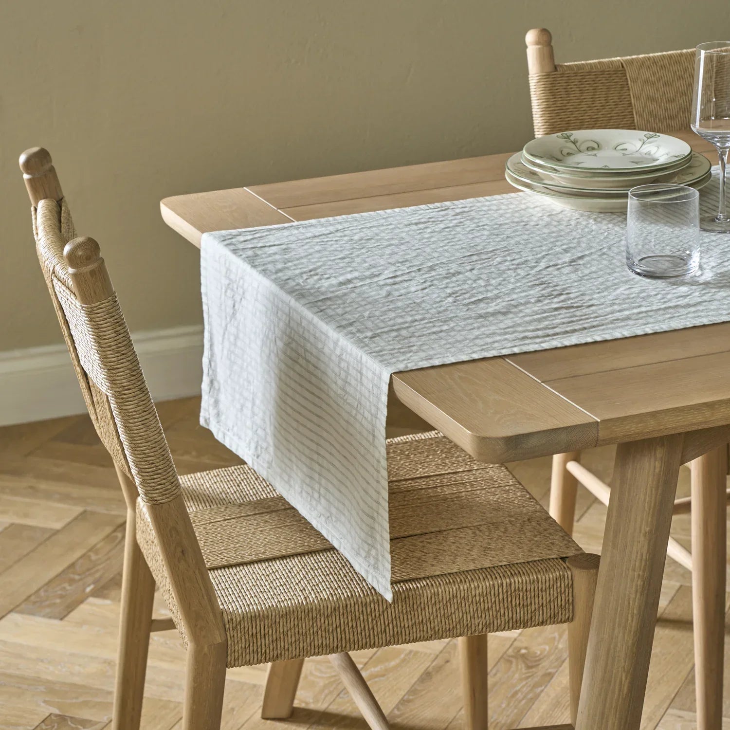 Maeve Cotton Linen Table Runner, Nettle – Neptune