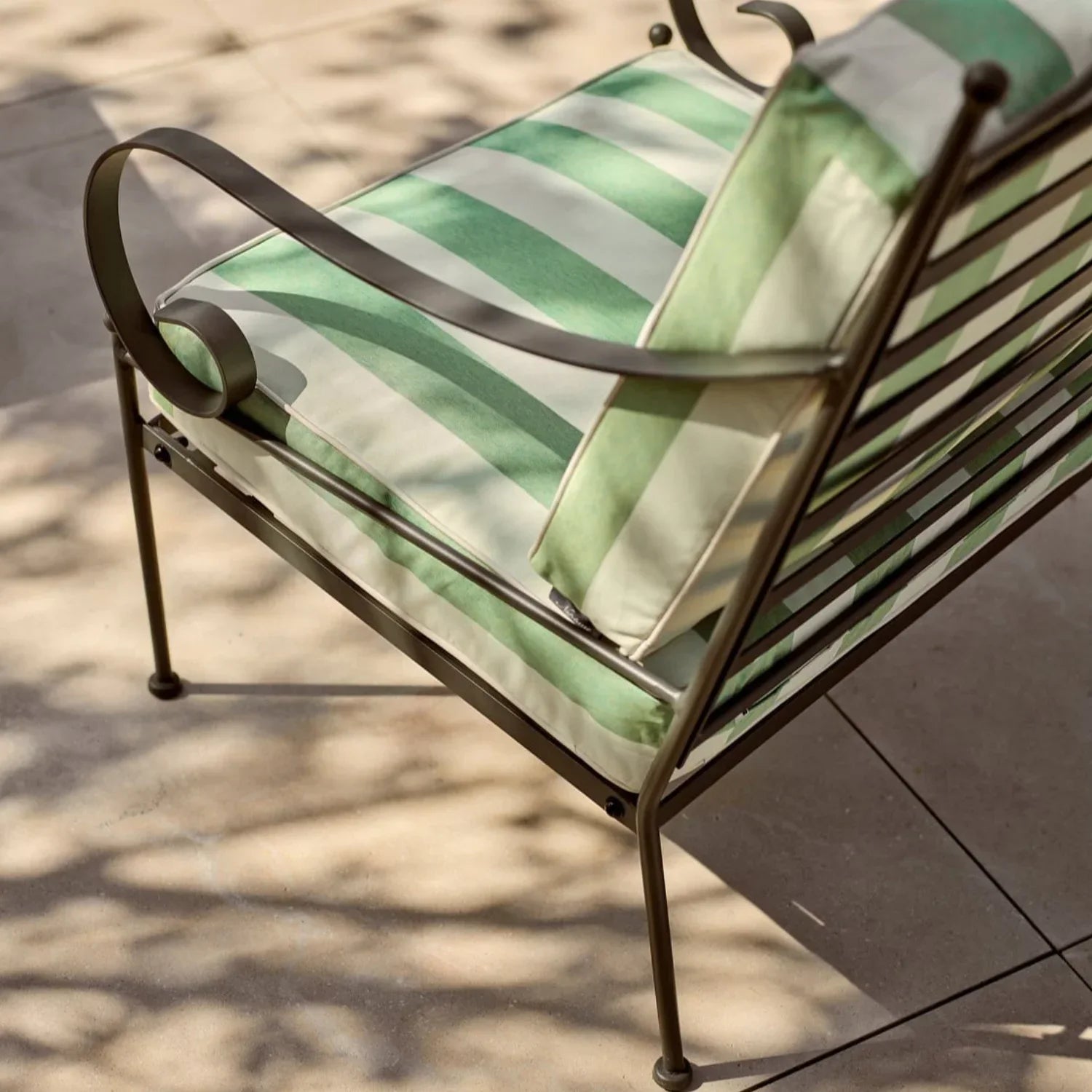 Neptune Seasonal_Garden_Outdoor sofas and relaxed chairs default Cheltenham 4 Seater Metal Garden Sofa Set with Granite Top Coffee Table, Green Stripe