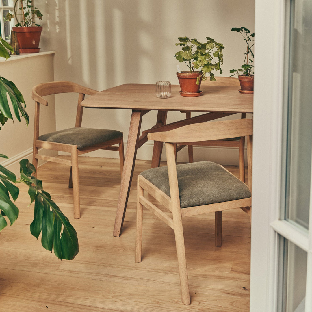 Borough 6 Seater Oak Dining Table – Neptune