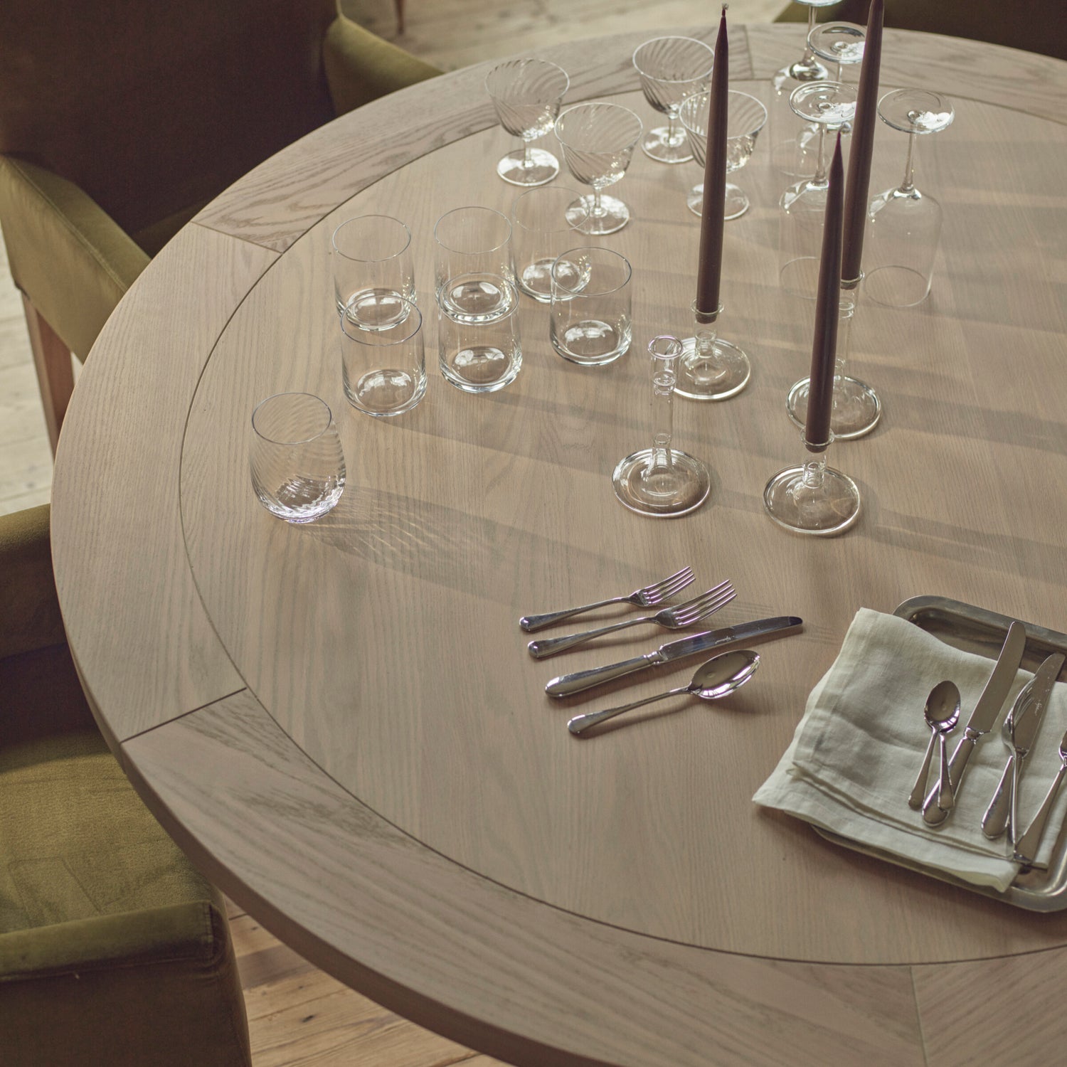 Neptune Furniture_Living & dining furniture_Dining tables default Battersea 6 Seater Round Oak Dining Table