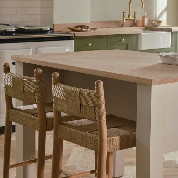 Neptune Kitchen_Kitchen furniture_Kitchen free standing Charlecote Medium Kitchen Island with Oak Top, 120cm