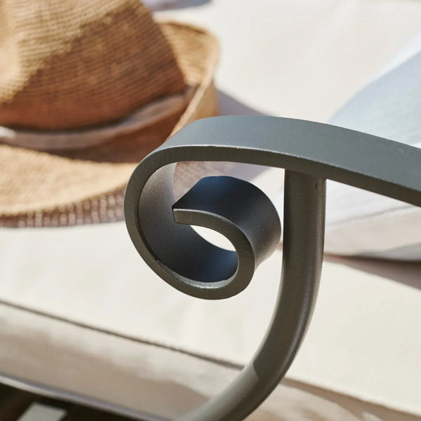 Neptune Seasonal_Garden_Outdoor loungers Cheltenham Metal Sun Lounger