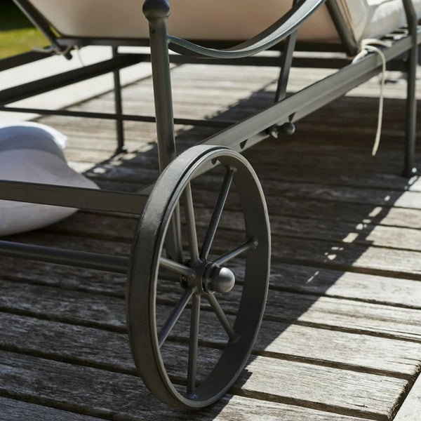 Neptune Seasonal_Garden_Outdoor loungers Cheltenham Metal Sun Lounger