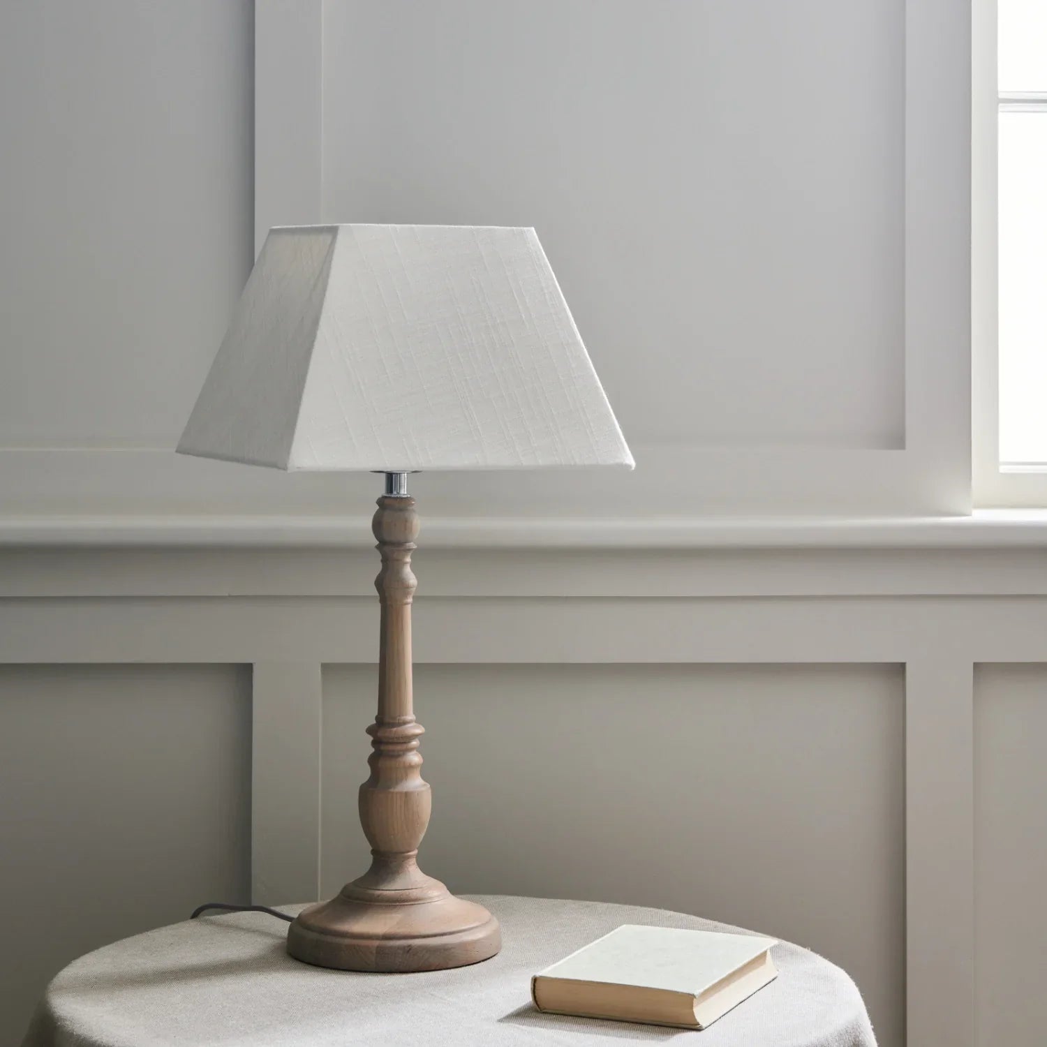 Neptune Accessories_Lighting_Table lamps Highgate Small Seasoned Oak Table Lamp