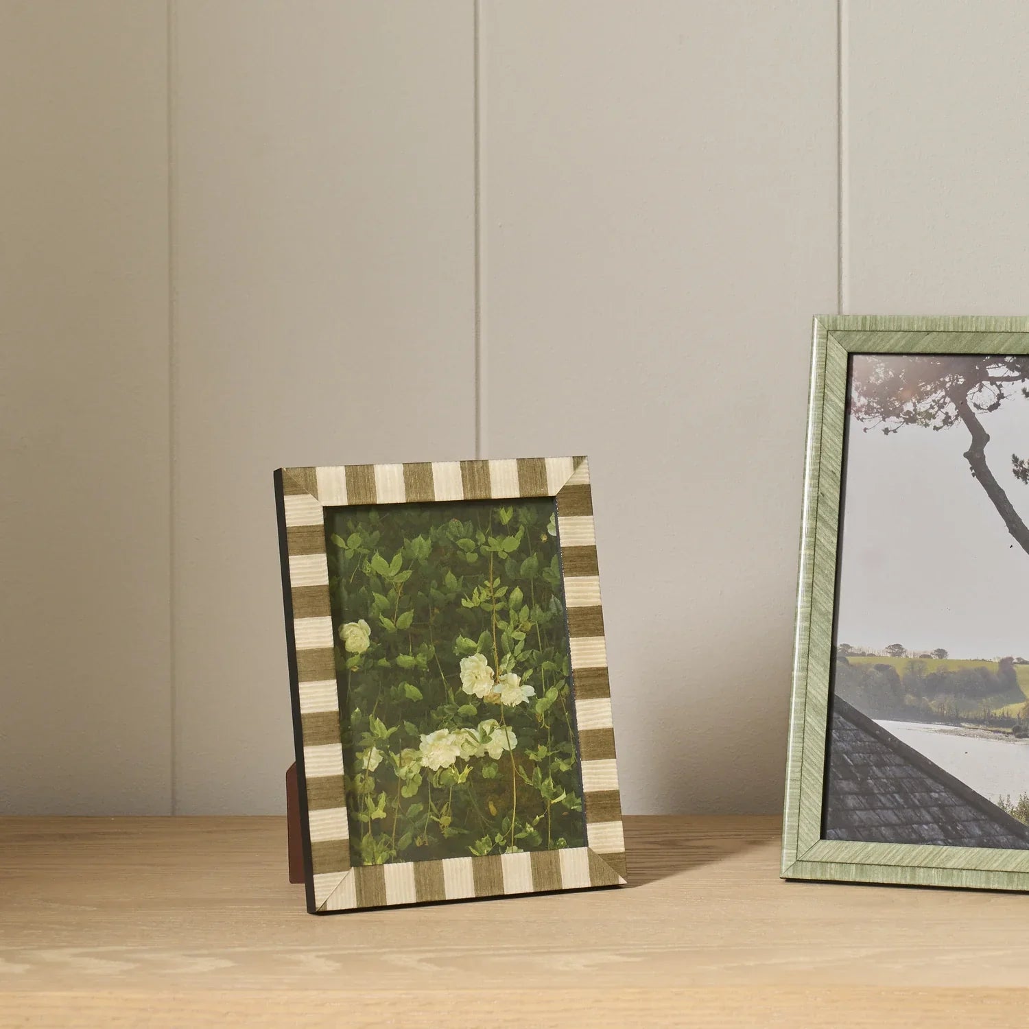 Neptune Accessories_Living accessories_Decorative accessories Montpellier Photo Frame, Green & White