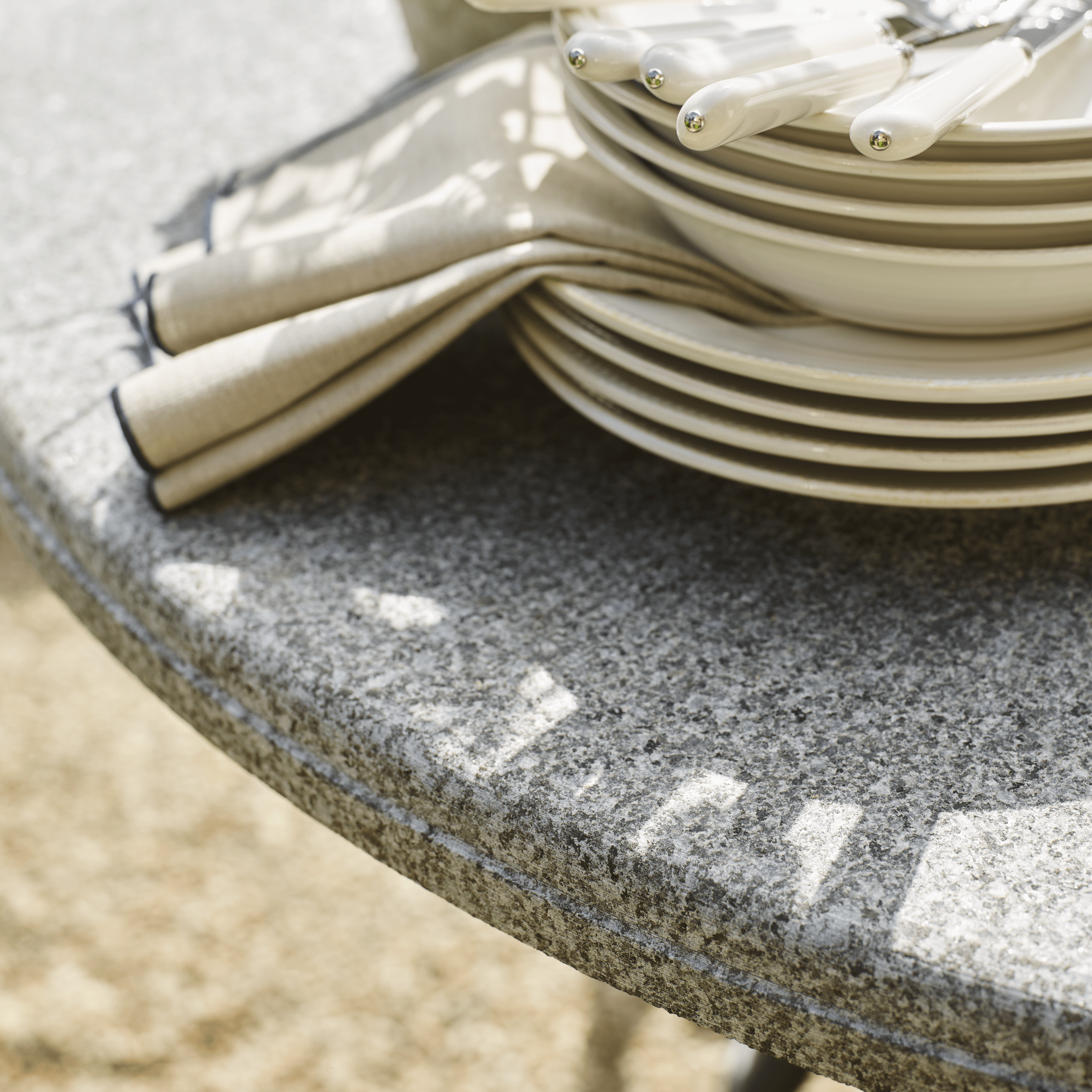 Neptune Garden Sets Default Cheltenham Round Table & Chairs