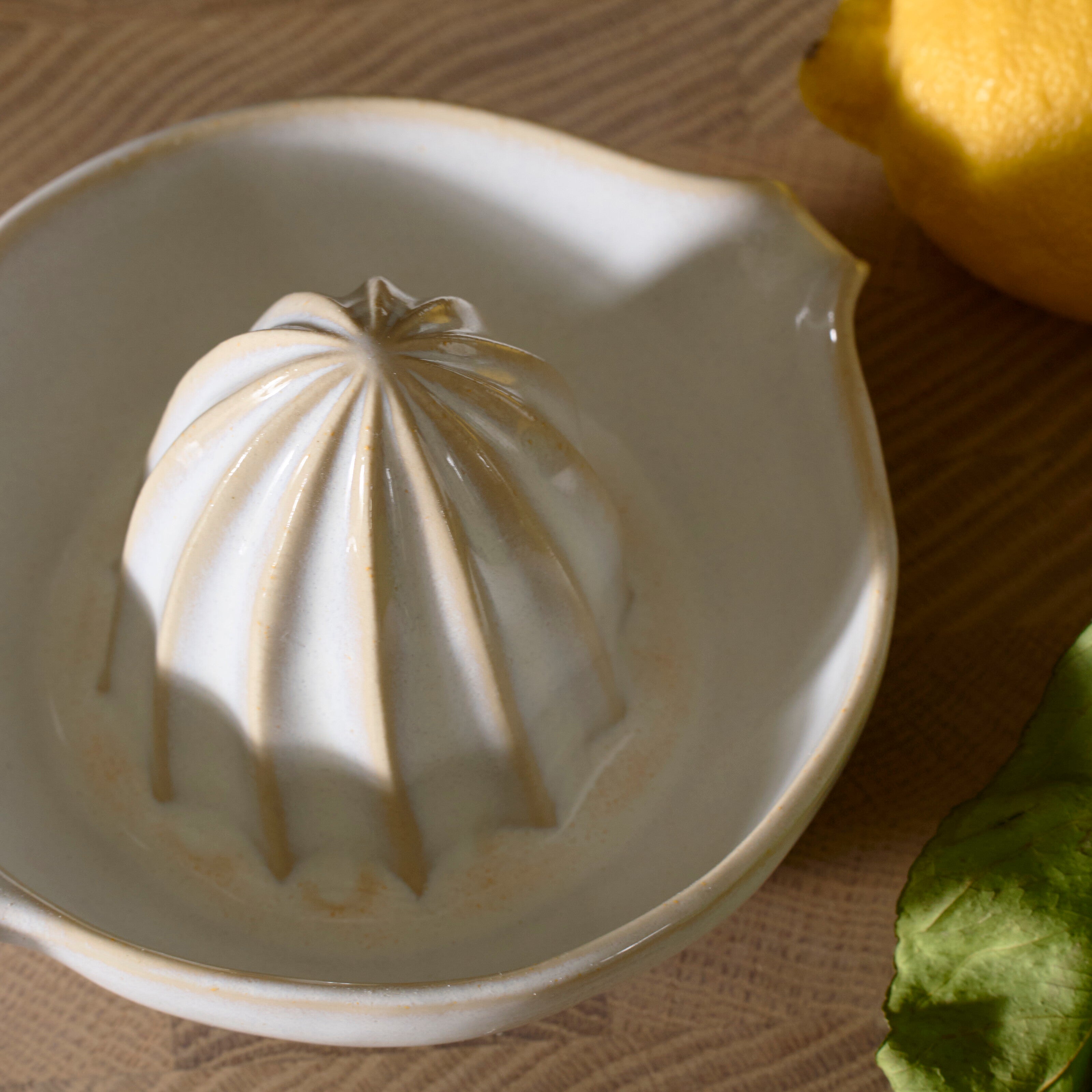 Neptune Serveware Bramley Stoneware Lemon Squeezer, White