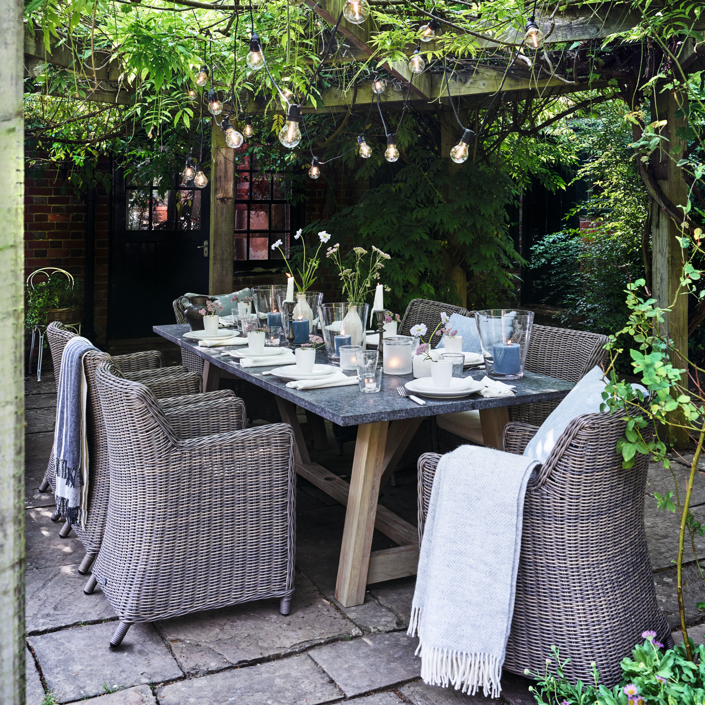 Neptune Seasonal_Garden_Outdoor dining tables default Renewed Stanway Teak 8 Seater Table