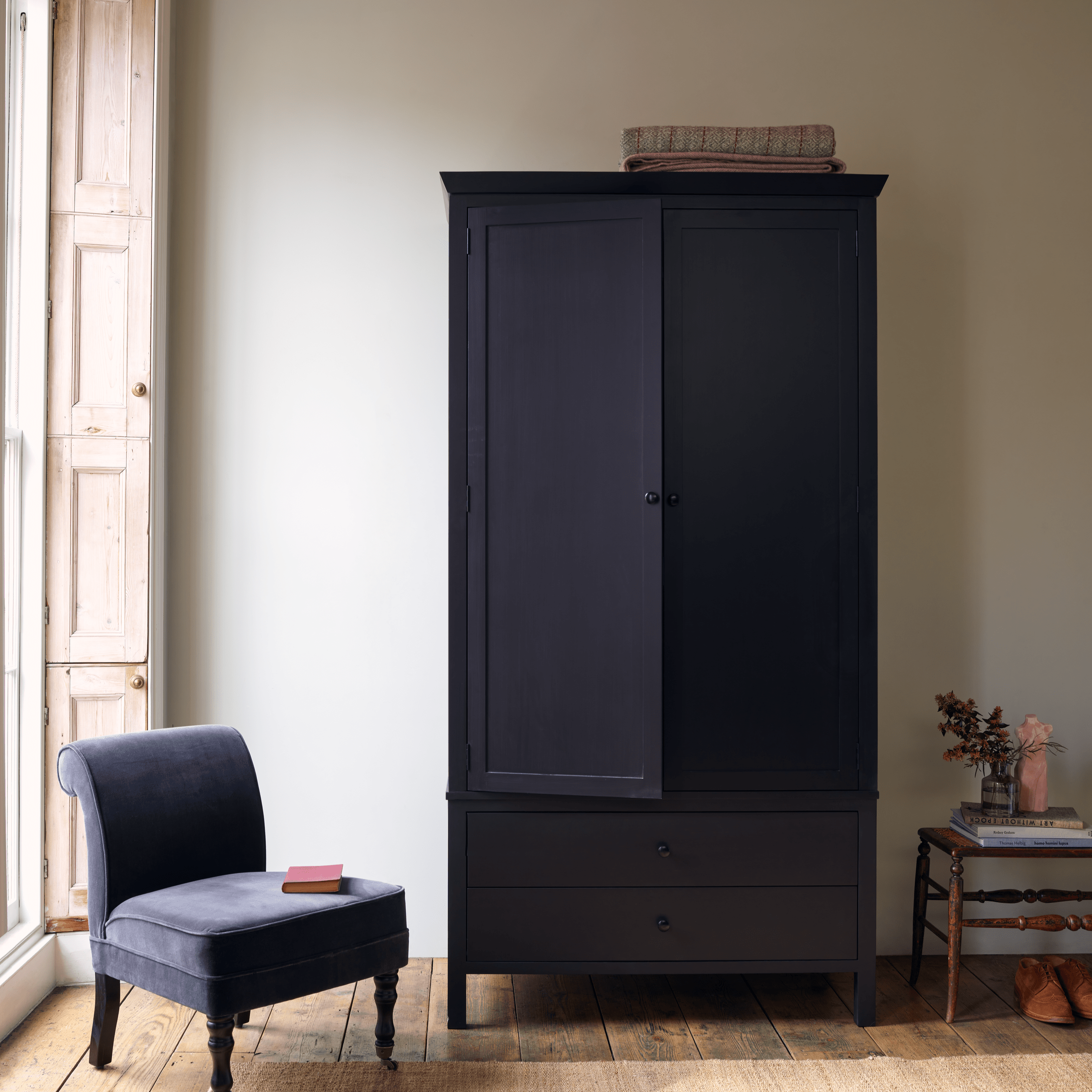 Neptune Paint Warm Black Paint